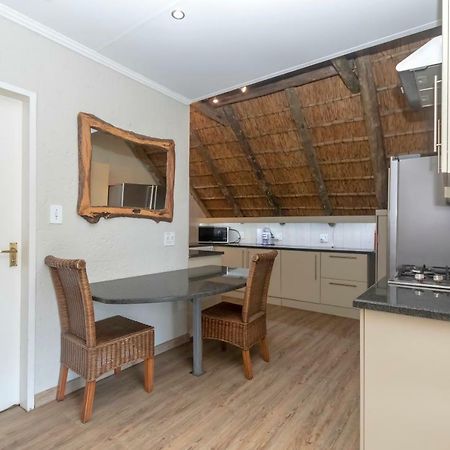50 On Shepherd Boutique Guest House Сэндтон Экстерьер фото
