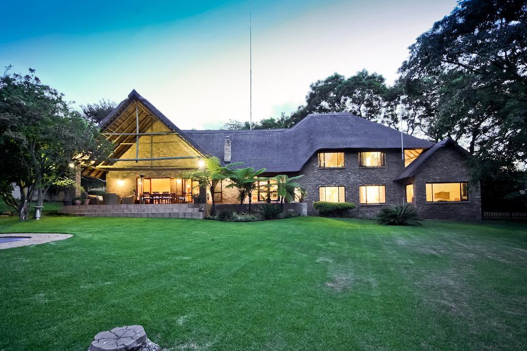50 On Shepherd Boutique Guest House Сэндтон Экстерьер фото